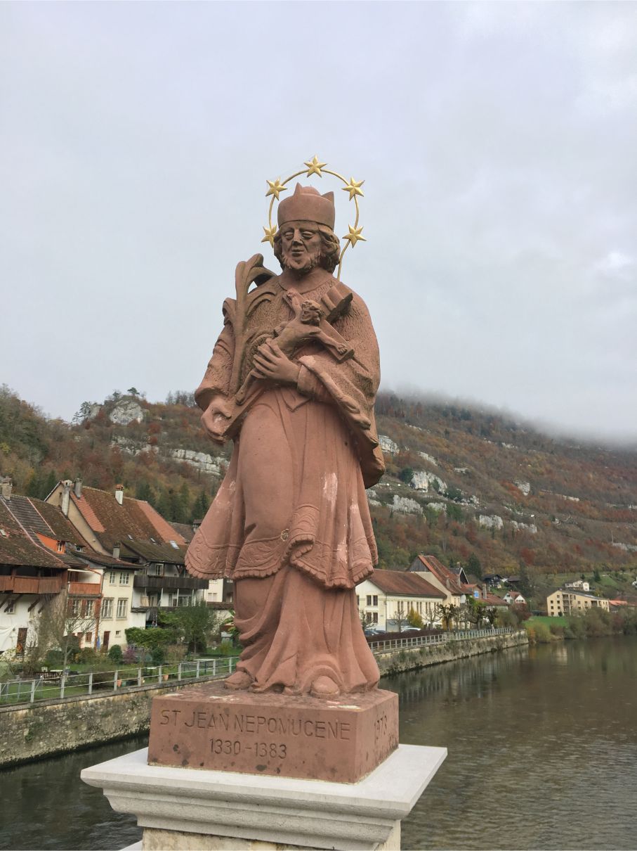 Saint Ursanne bridge statue