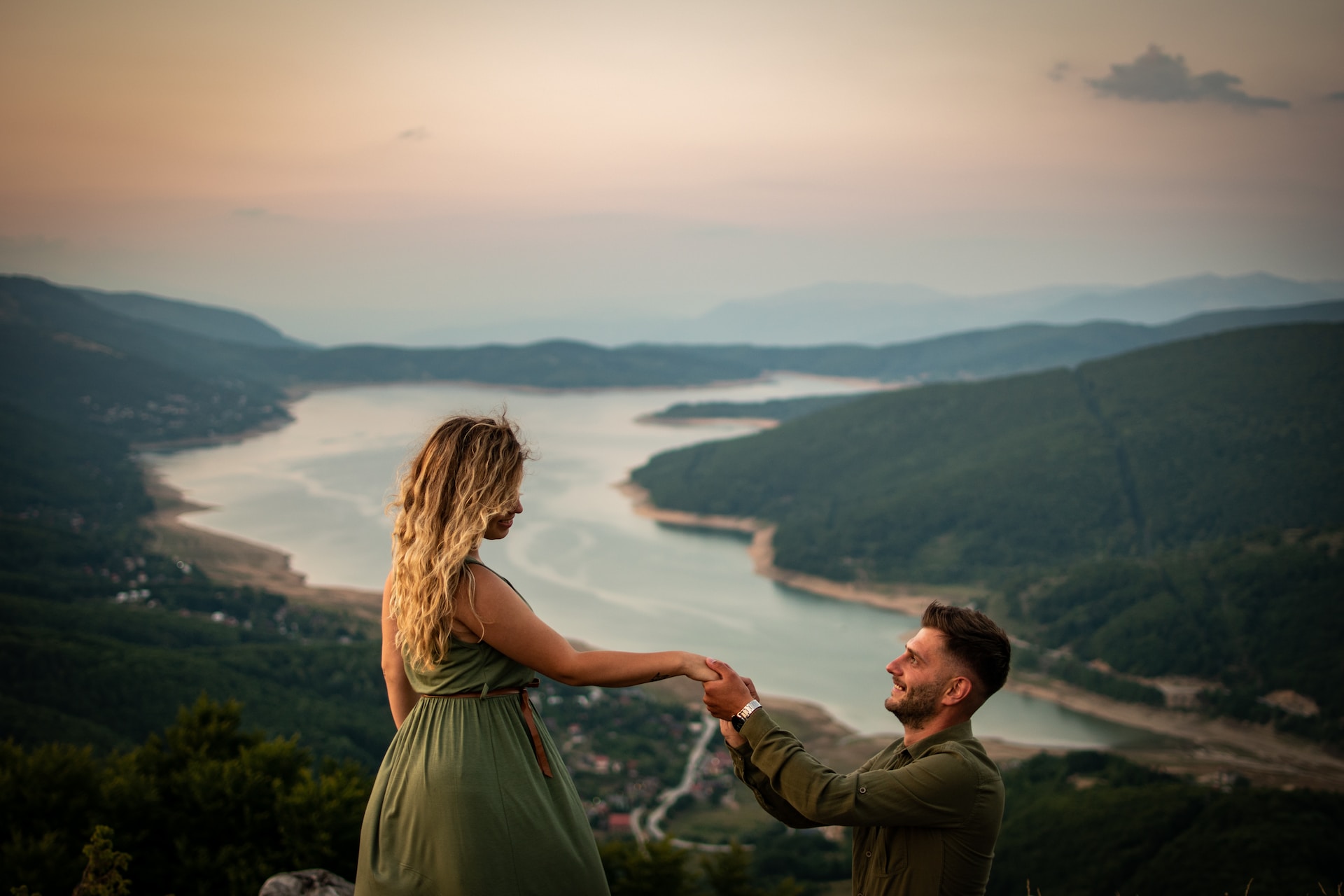 A perfect engagement ensures a perfect backdrop as well!