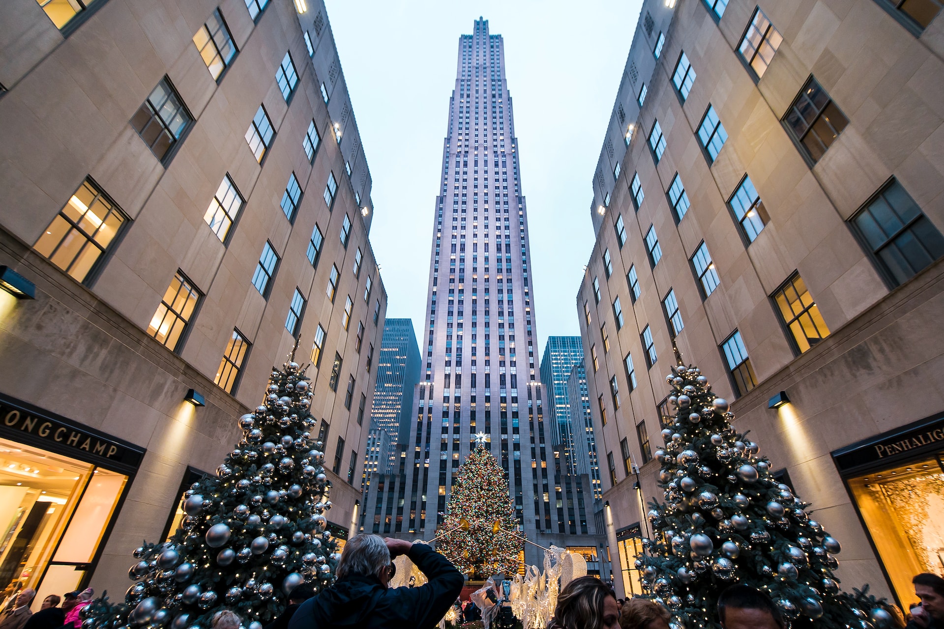 Let's learn all about the Christmas traditions in New York!