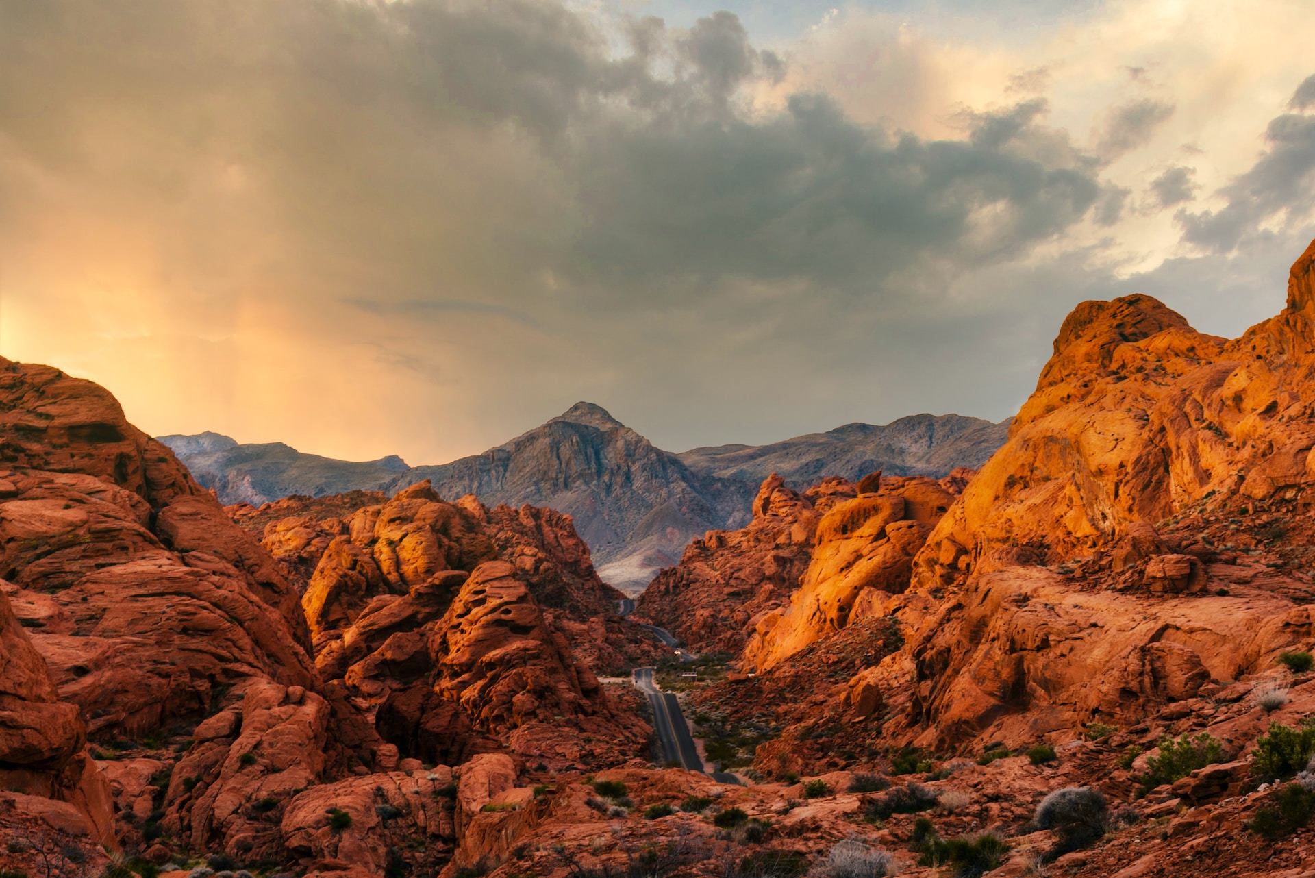 A canyon in Nevada during the sunset.