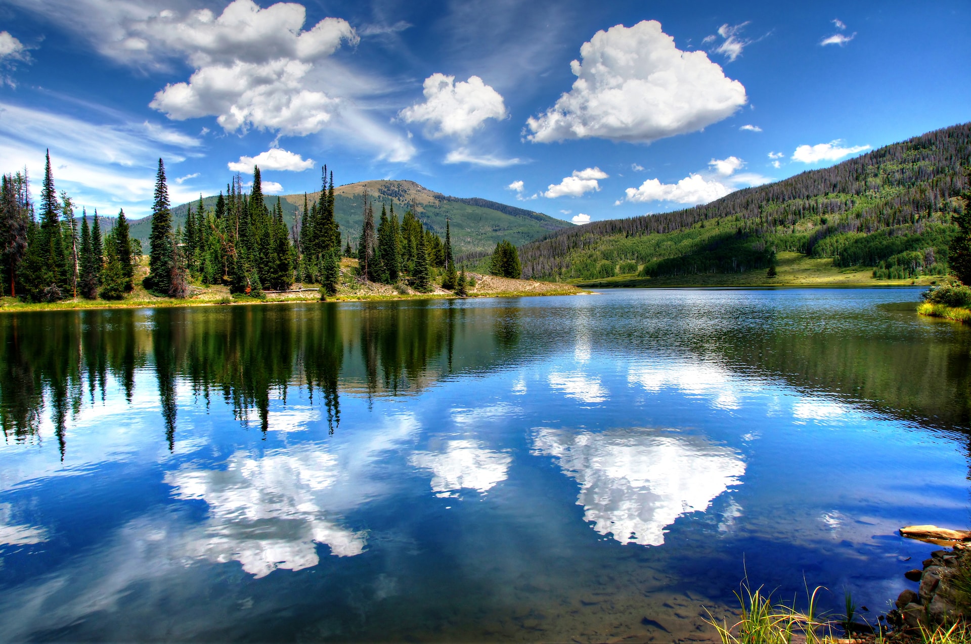 The magnificent Pearl Lake in Colorado.